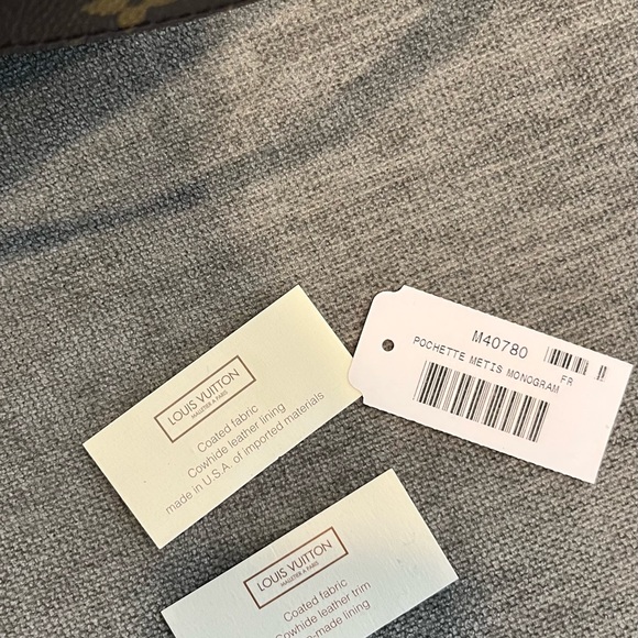 *SOLD* Louis Vuitton Pochette Metis Monogram - Picture 11 of 12